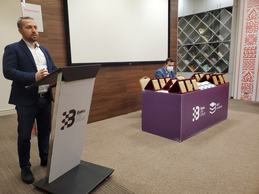 “Könüllülərlə iş” kitabının təqdimatı keçirilib